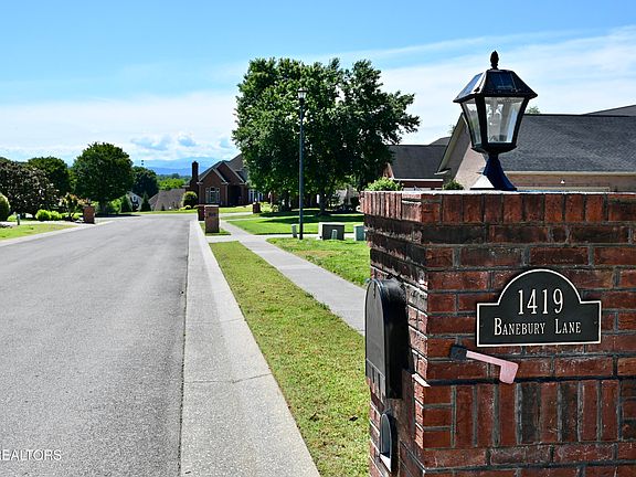 3rd image of 1419 Banebury Ln