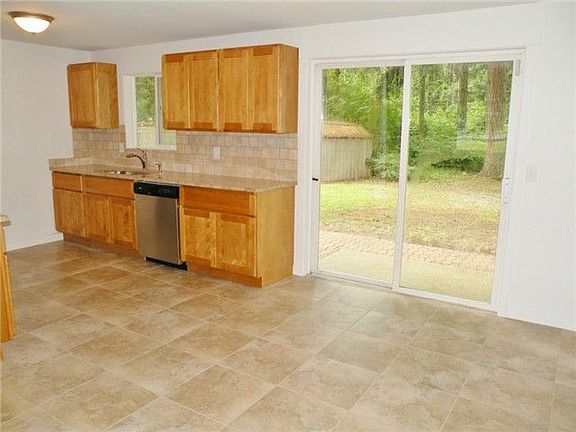 4th image of 3501 Eagle Dr NE