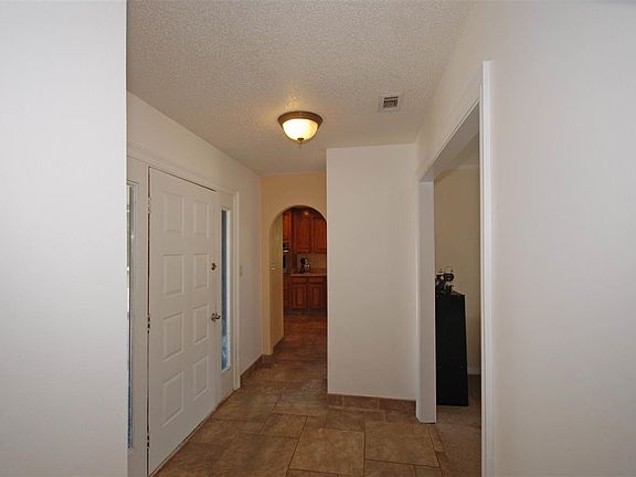5th image of 914 Deedra Ave