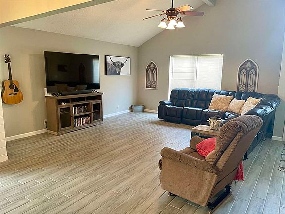 4th image of 2526 Thunderbird Dr