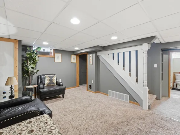 2020 7th St SW, Willmar, MN 56201
