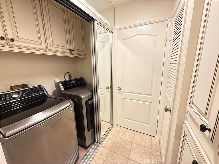 200 Paris Ln #210 — Photo 21