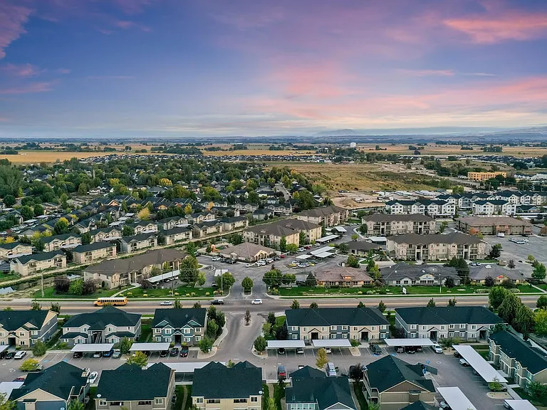Aspen Creek Apartments — Photo 33