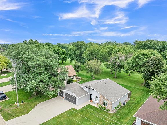 2nd image of 994 S Emerald Hills Dr