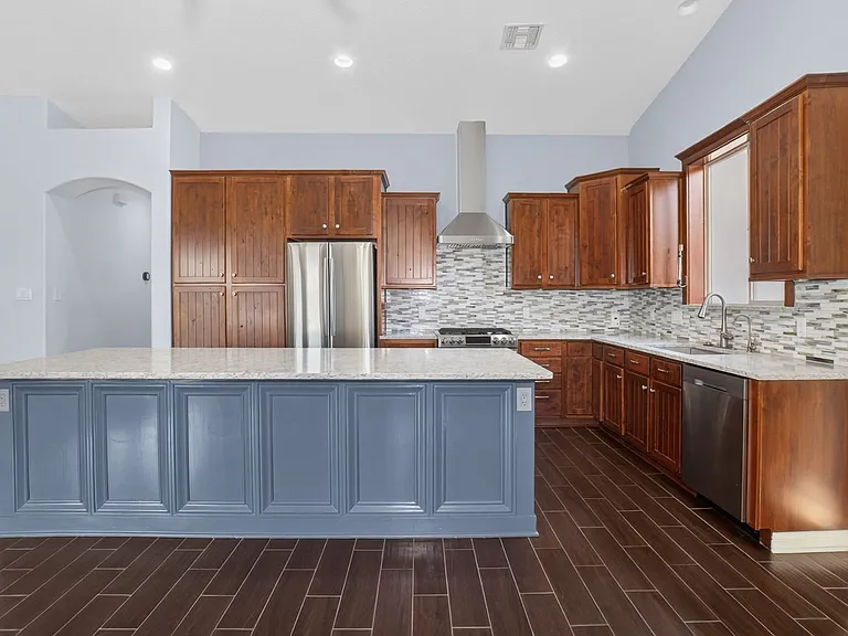 2792 S Aurora Ave — Photo 5