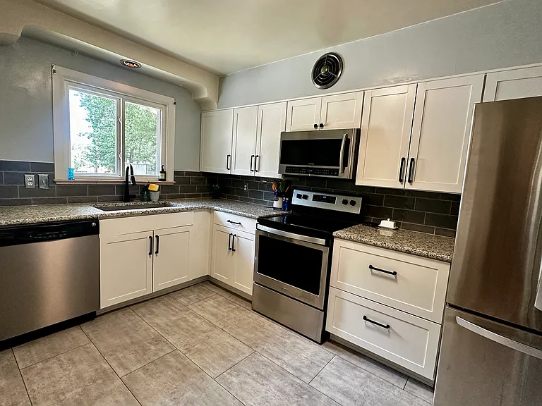 1415 N Franklin St — Photo 9