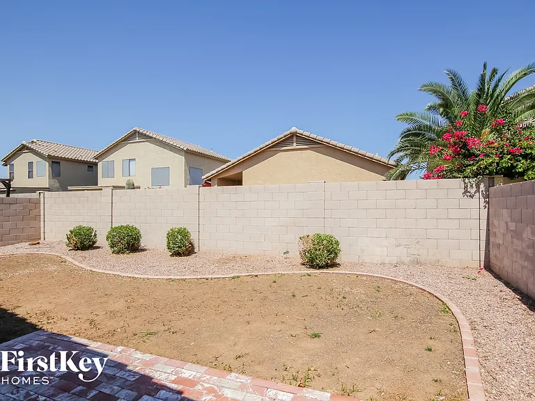 8764 W Laurel Ln — Photo 14