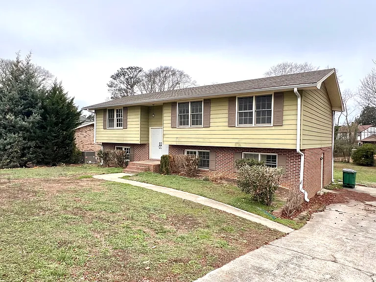 600 Brooks Rd — Photo 2