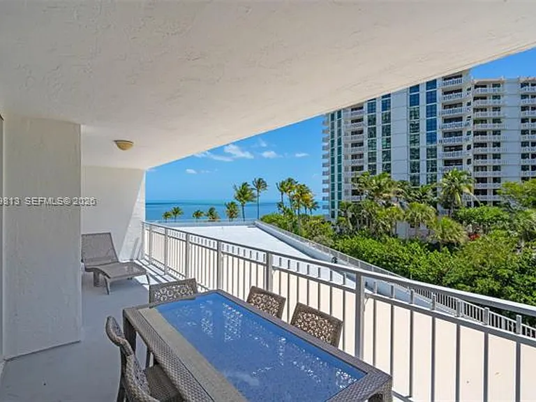 600 Grapetree Dr #4DS — Photo 7