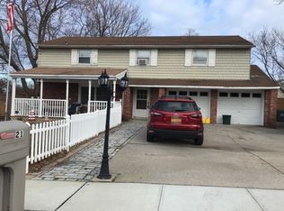 21 Carston St, Selden, NY 11784