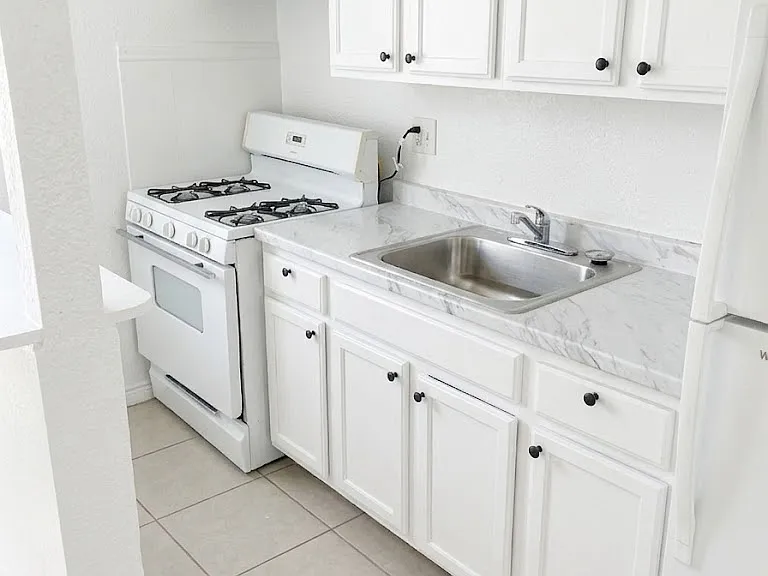 Plaza Estates — Photo 13