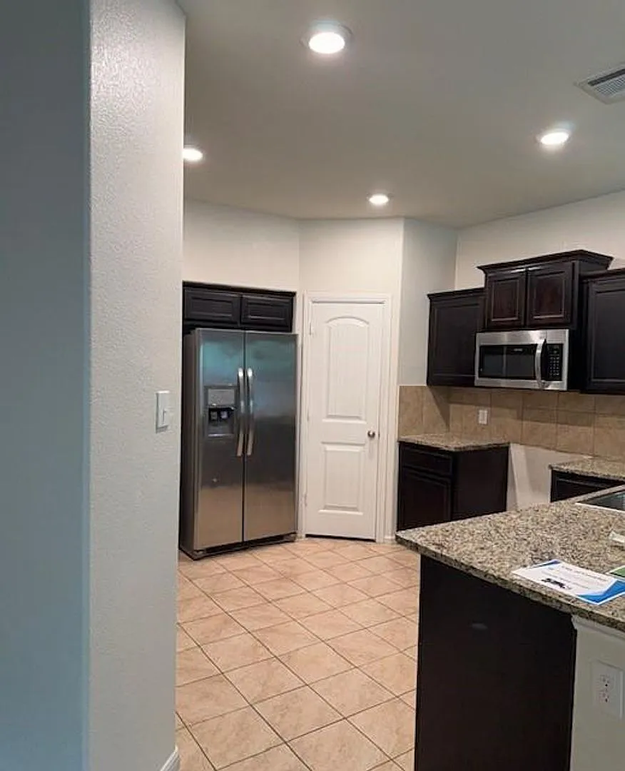 Enjoy the comfort and privacy of this well-maintained 4-bedroom, 2-bath home situated at the end ... — Photo 3