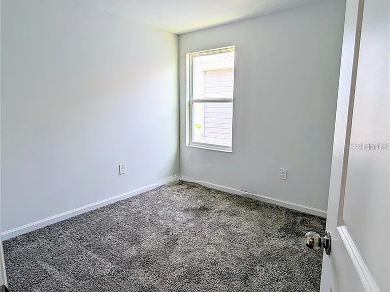 565 Reggie Rd — Photo 8