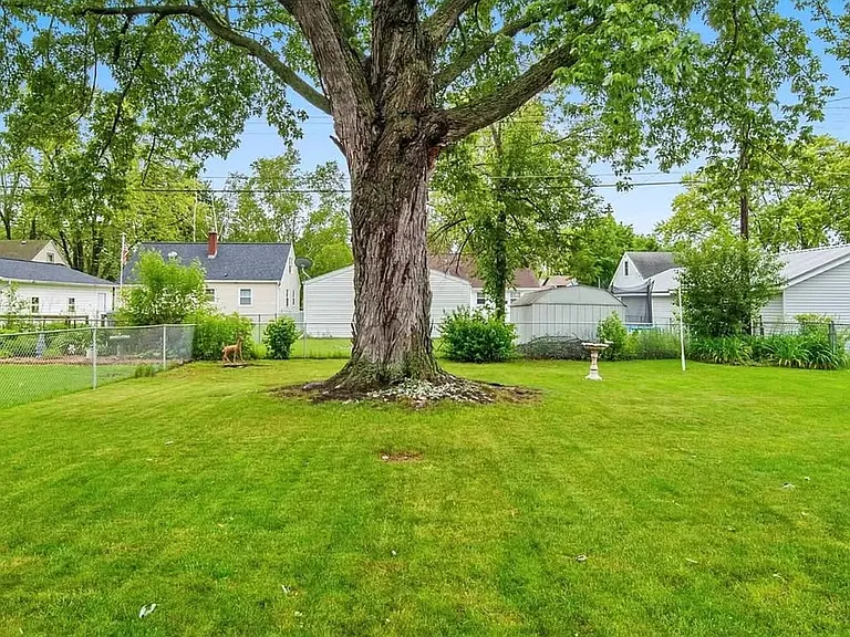 1586 Edison St — Photo 14
