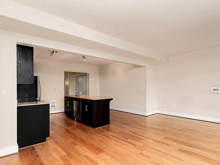 699 John St #709 — Photo 8