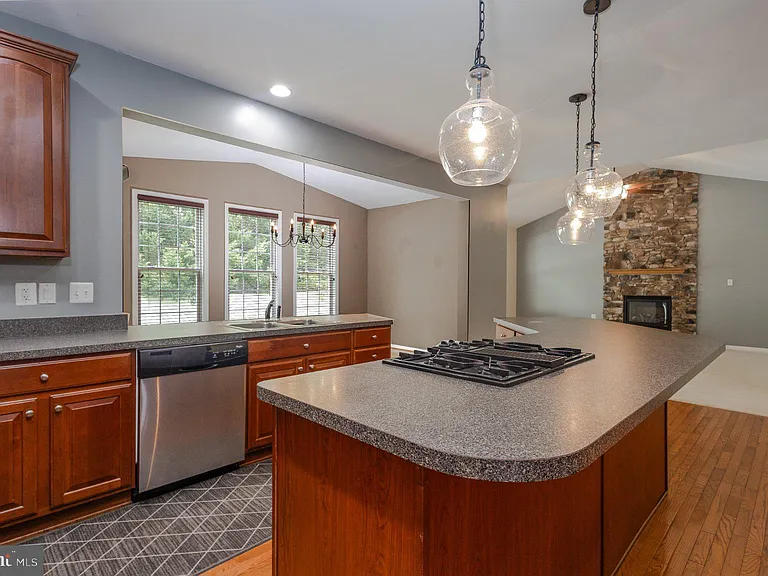 105 Ticonderoga Dr — Photo 9