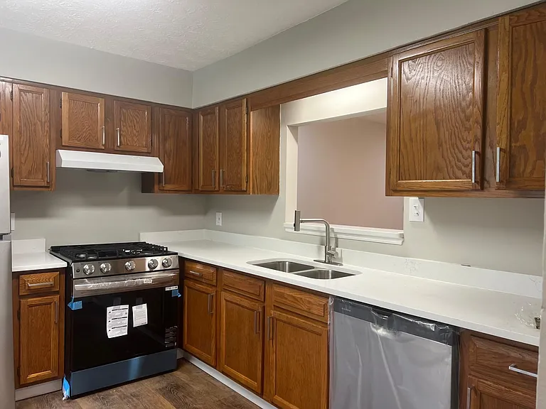 928 Ohara Dr — Photo 2