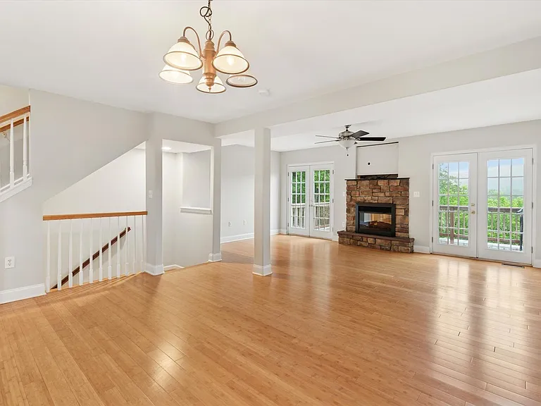412 Heckle St — Photo 1