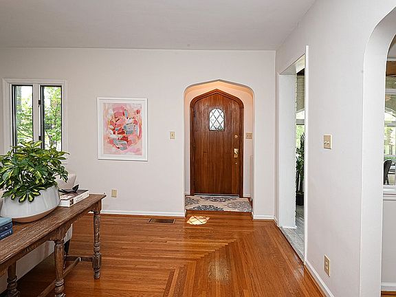 3rd image of 728 Mannington Ave