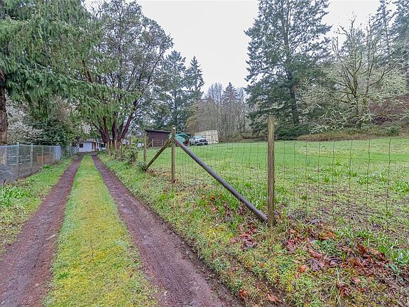 4th image of 8050 Rae Leigh Pl