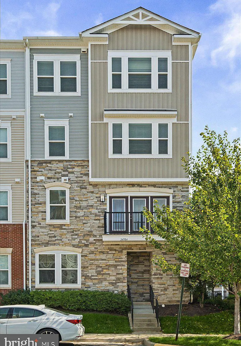 Stone Mill Corner Condominium — Photo 1