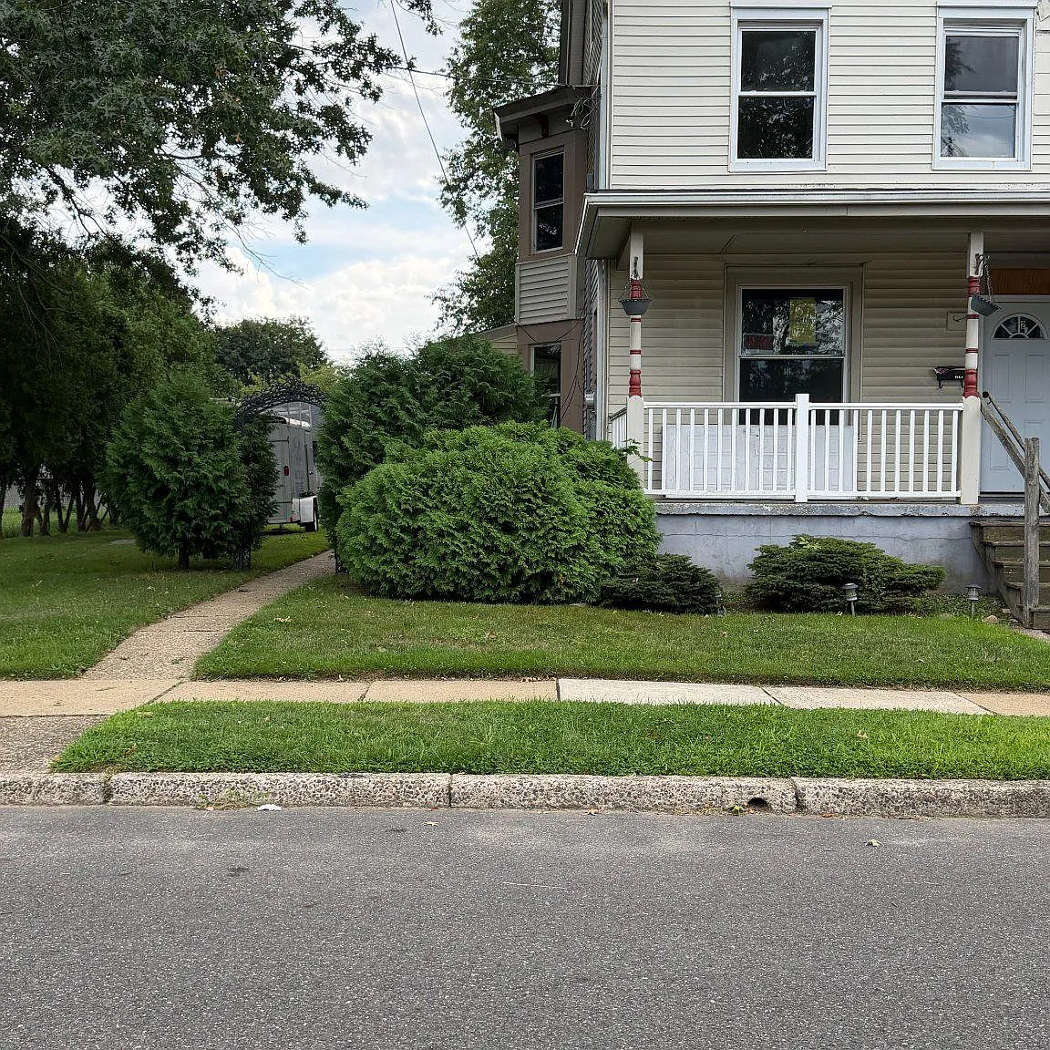 3 bed, 1.0 bath, 900 sqft, $2,250 — Photo 1