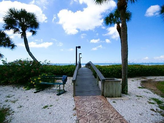 GULF & BAY BEACH ACCESS