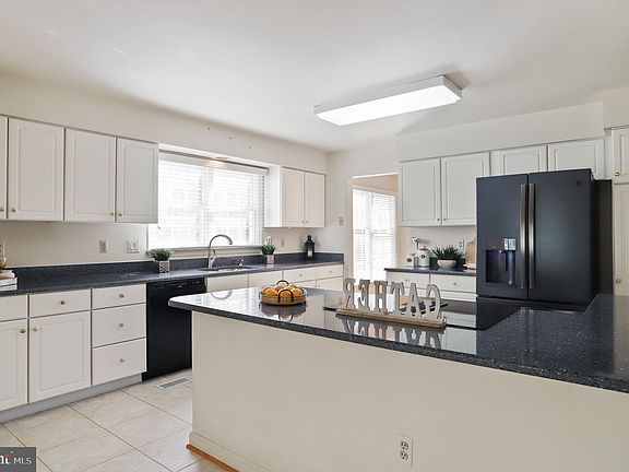 3rd image of 8118 Quarterfield Farms Dr