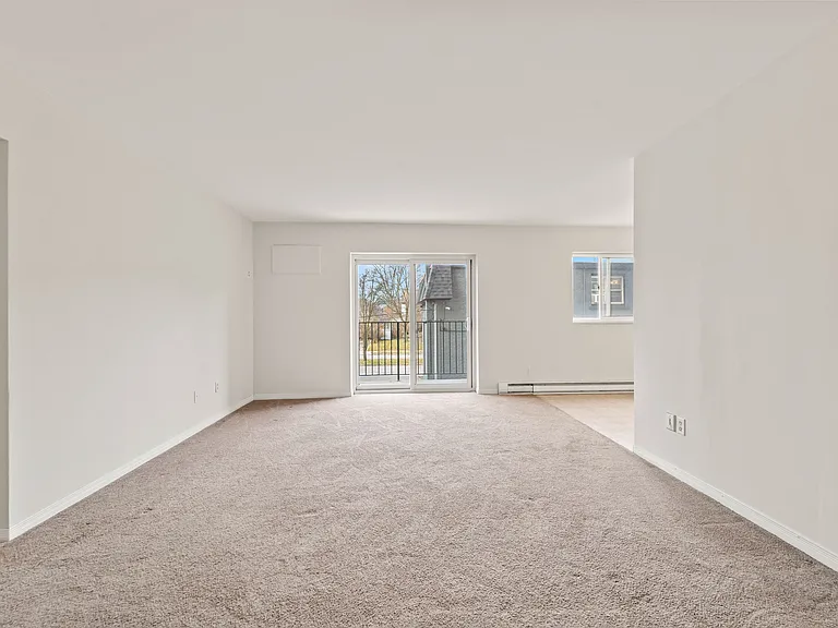 2255 University Ave W — Photo 11
