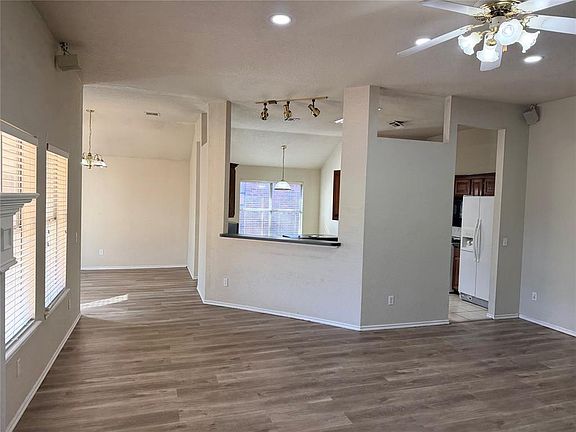 3rd image of 2612 NW 160th St