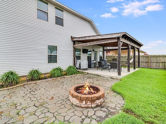 4th image of 102 Golden Lake Dr