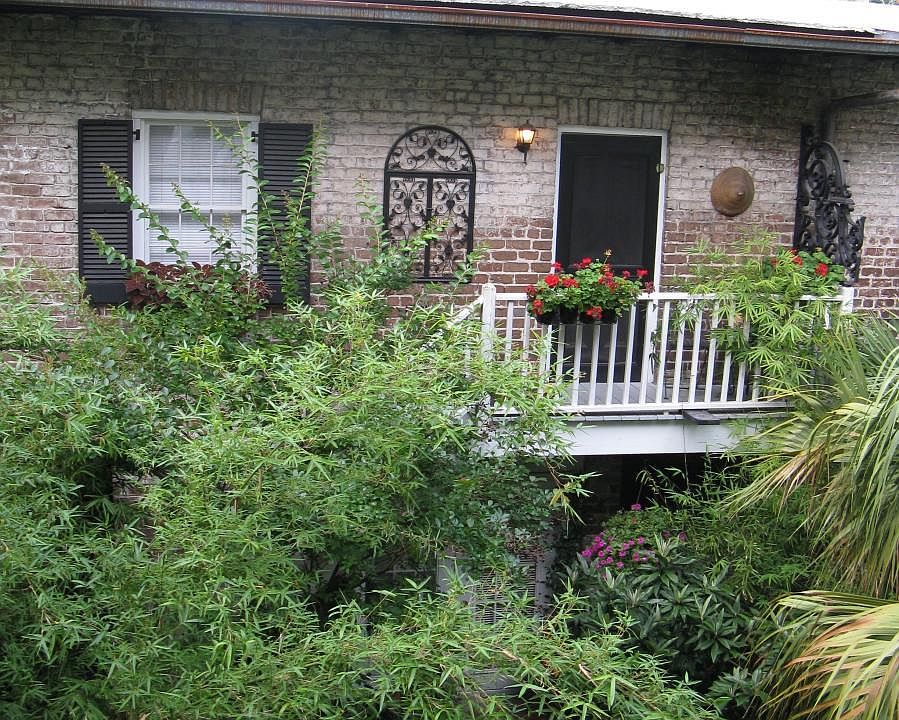112 E Jones Lane Clean Quiet Second Floor Carriage House Stu