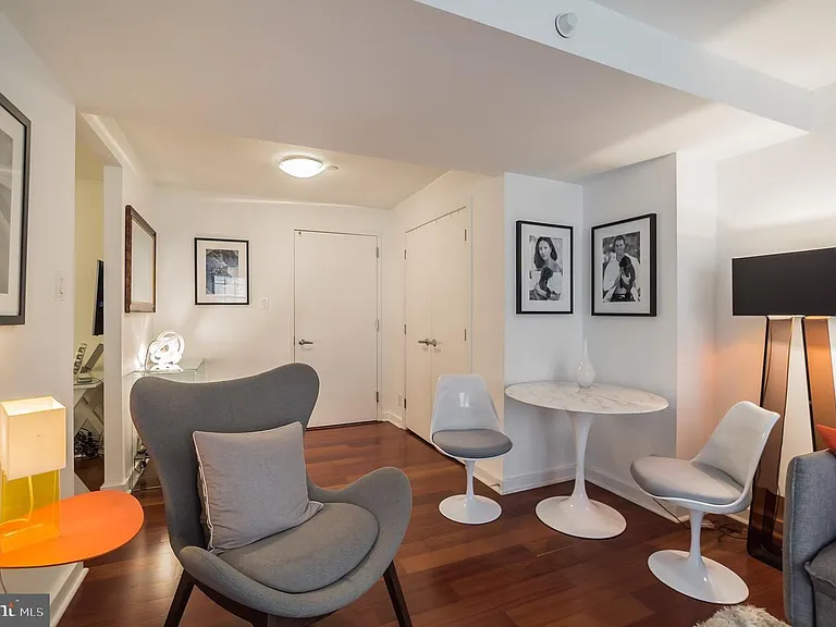 219 S 18th St #1521 — Photo 10