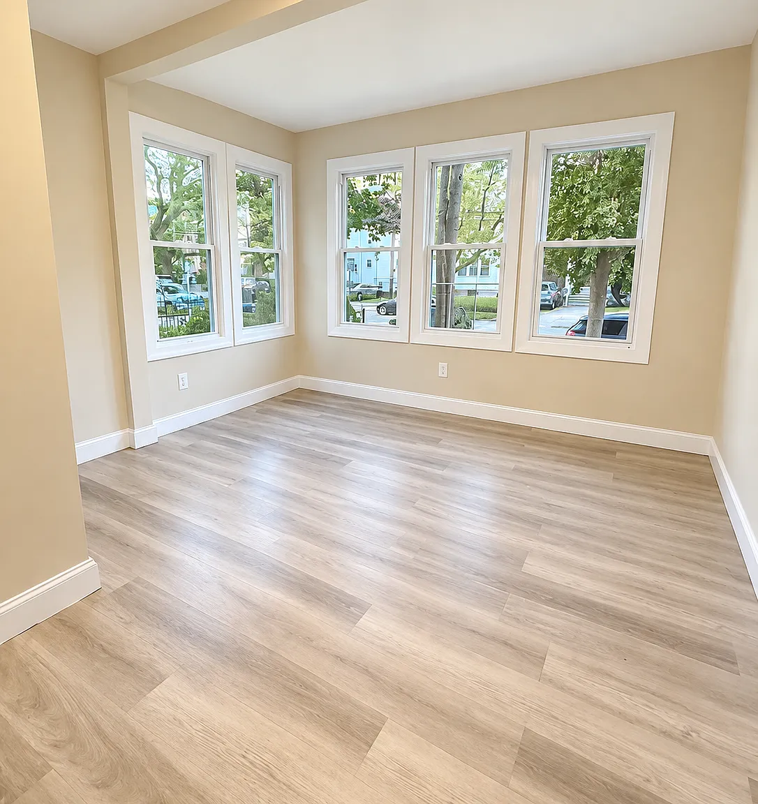 4 bed, $2,400 — Photo 2