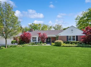 2407 Iroquois Rd, Wilmette, IL 60091