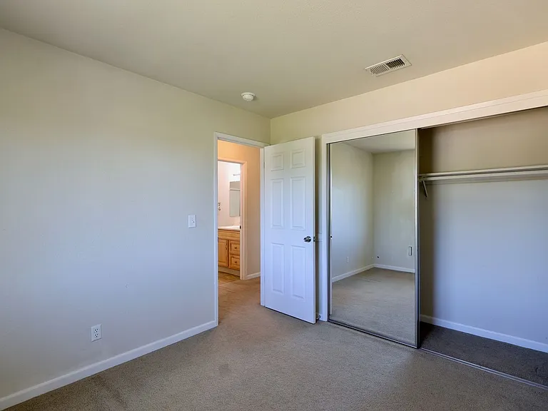 208 Grant Ave — Photo 9
