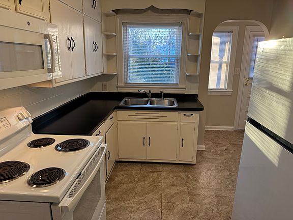 4th image of 808 Birk Ct