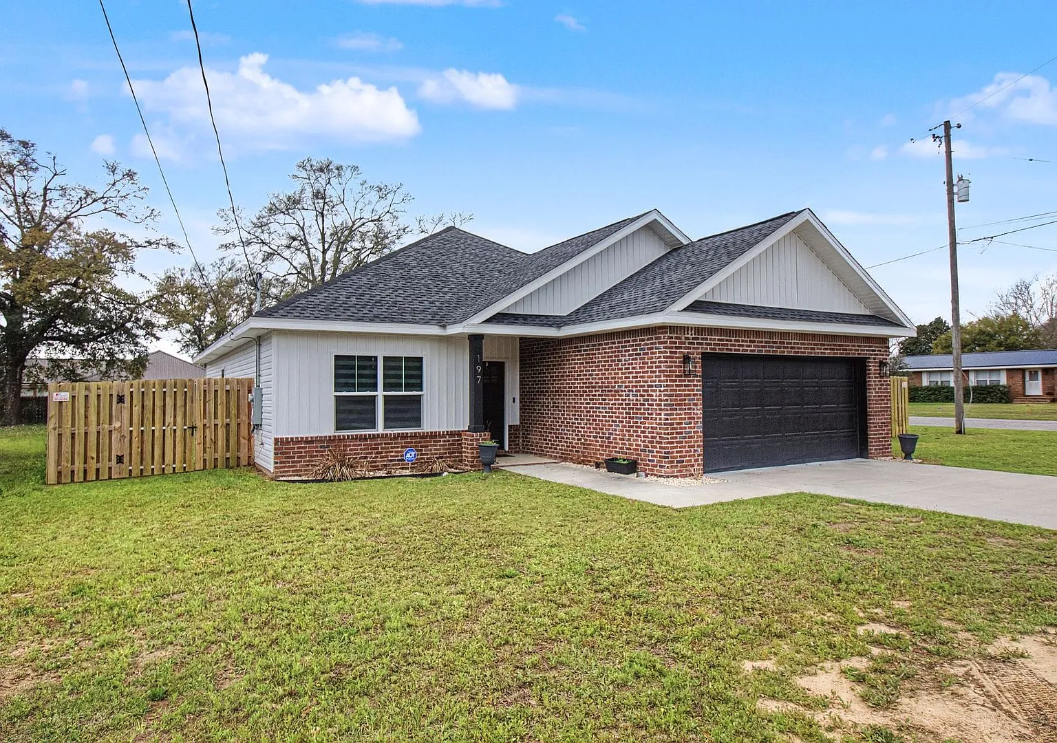 3 Bedroom in Crestview!! — Photo 3
