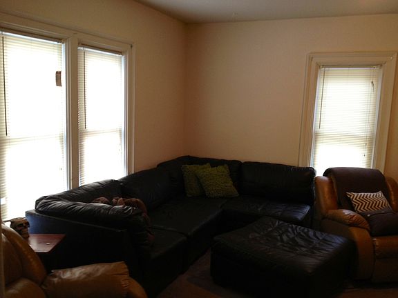 5th image of 695 Janesville St