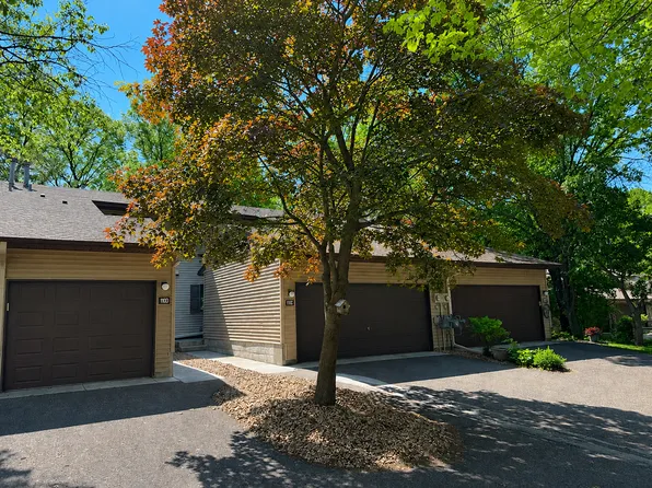 110 South Dr #E, Circle Pines, MN 55014
