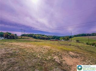 Snyder Ln, Palmerton, PA 18071