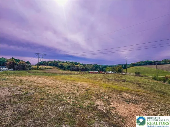 Snyder Ln, Palmerton, PA 18071