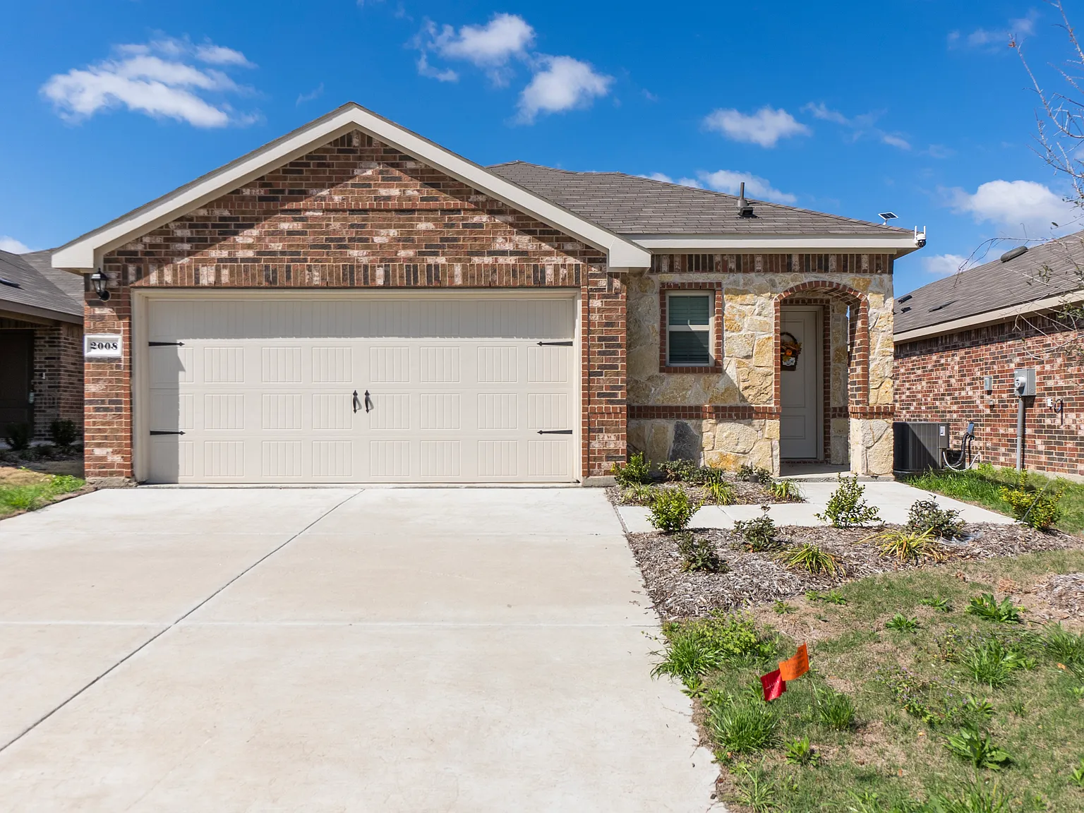 3 bed, 1509 sqft, $1,975 — Photo 1