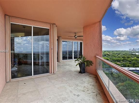 4th image of 10 Edgewater Dr APT 14E