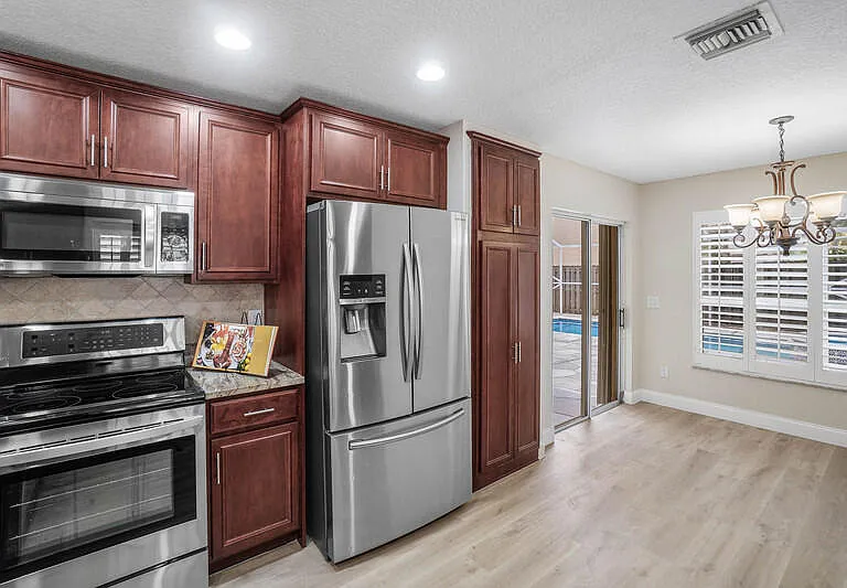 10425 Buena Ventura Dr — Photo 13