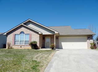 2016 Southern Oaks Dr, Maryville, TN 37801