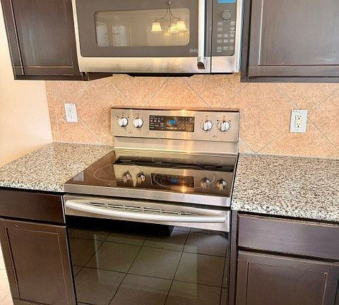 3rd image of 1308 Villa Paloma Blvd