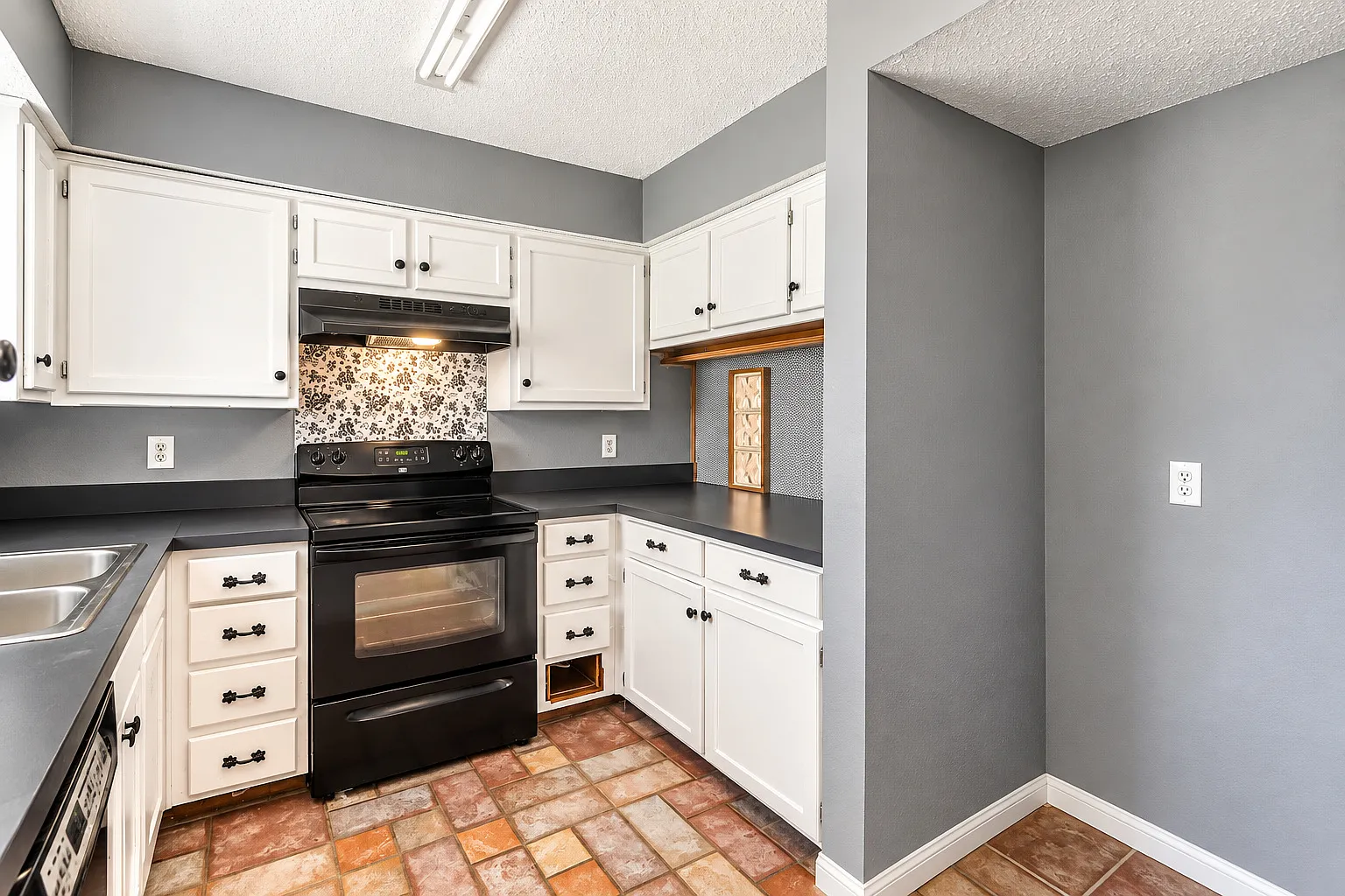 3 bed, 1301 sqft, $1,890 — Photo 3