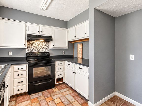 3rd image of 4120 Tulip Tree Ct