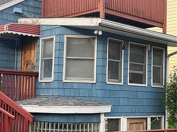 3rd image of 18 Eldredge St